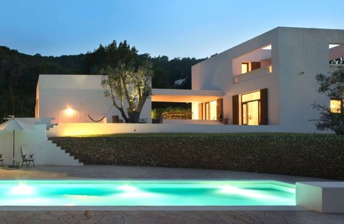 Sant Carles de Peralta Villa | 245 m² Villa ∙ 4 bedrooms ∙ 8 guests