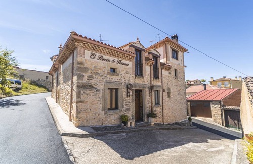 Moral de Hornuez House | 250 m² House ∙ 5 bedrooms ∙ 10 guests