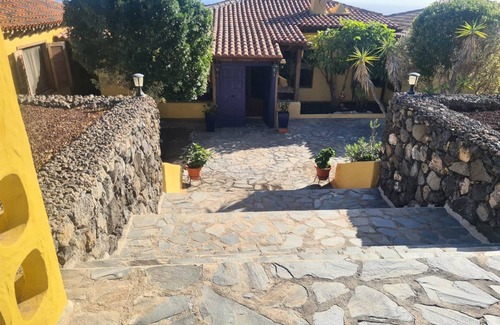 Granadilla de Abona Villa | 2500 m² Villa ∙ 6 bedrooms ∙ 19 guests