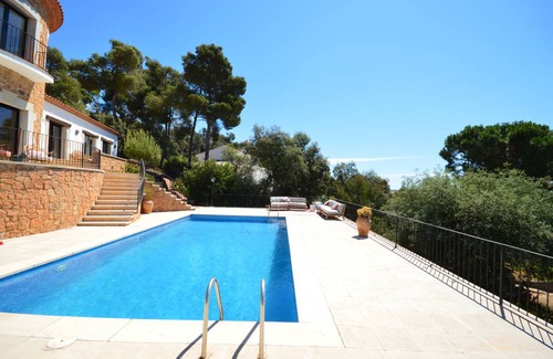 Vall-Llobrega Villa | 260 m² Villa ∙ 5 bedrooms ∙ 9 guests