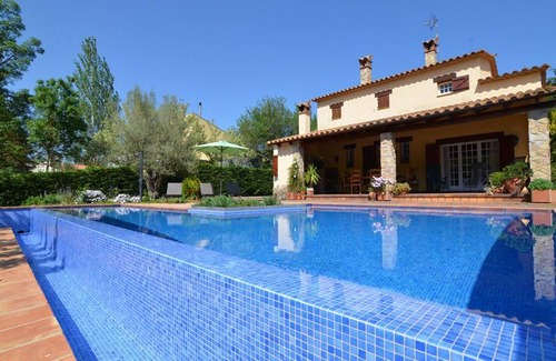 Caldes de Malavella Villa | 275 m² Villa ∙ 2 bedrooms ∙ 6 guests