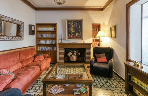 Llagostera House | 287 m² House ∙ 5 bedrooms ∙ 9 guests