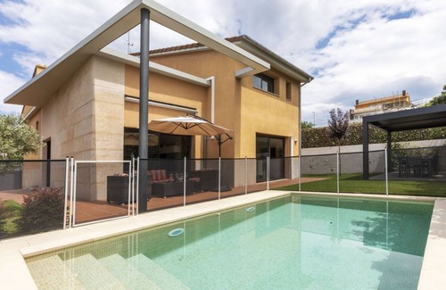 Olot House | 290 m² House ∙ 4 bedrooms ∙ 7 guests