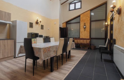 Cobreros House | 290 m² House ∙ 9 bedrooms ∙ 18 guests