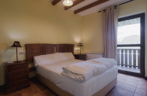 Cobreros House | 290 m² House ∙ 9 bedrooms ∙ 18 guests