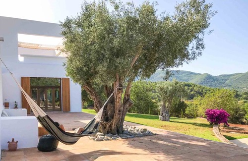 Sant Carles de Peralta Villa | 300 m² Villa ∙ 4 bedrooms ∙ 8 guests
