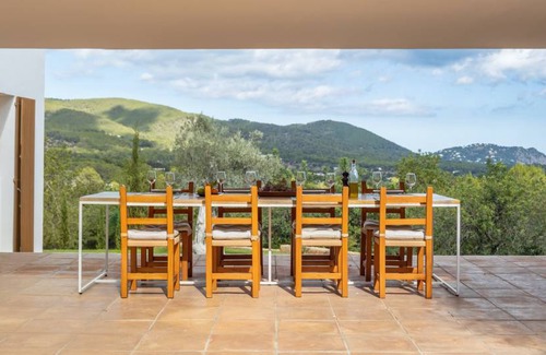 Sant Carles de Peralta Villa | 300 m² Villa ∙ 4 bedrooms ∙ 8 guests