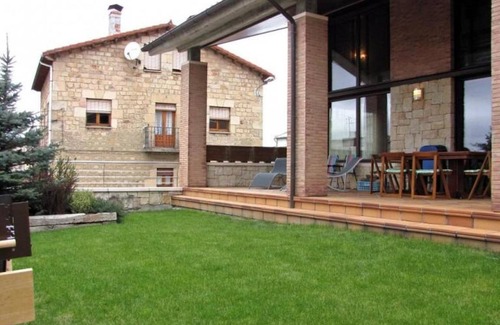 Covaleda House | 300 m² House ∙ 5 bedrooms ∙ 10 guests