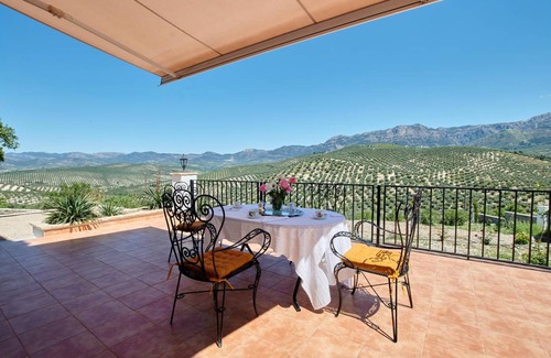 Cazorla House | 300 m² House ∙ 5 bedrooms ∙ 12 guests