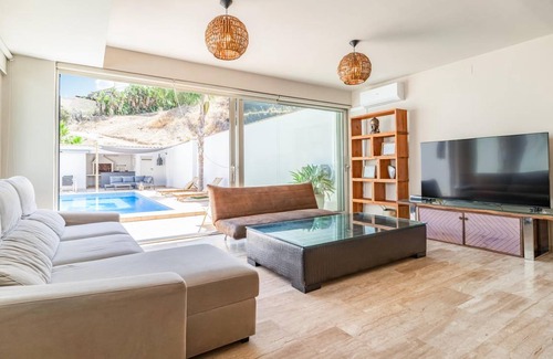 Torrequebrada House | 300 m² Maisonette ∙ 4 bedrooms ∙ 8 guests