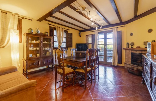 Urrez House | 325 m² Farmhouse ∙ 6 bedrooms ∙ 14 guests