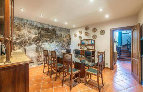 Puente Nuevo Villa | 331 m² Villa ∙ 4 bedrooms ∙ 8 guests