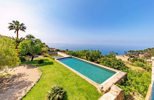 Banyalbufar Villa | 340 m² Villa ∙ 4 bedrooms ∙ 8 guests