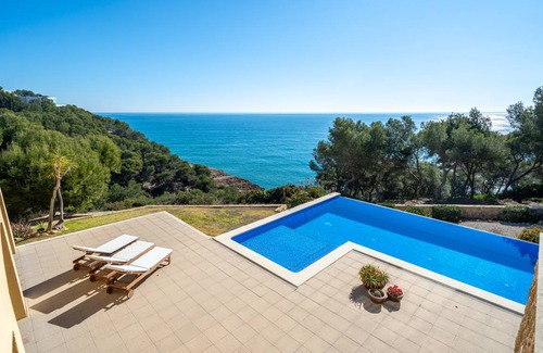 Tamarit Villa | 350 m² Villa ∙ 5 bedrooms ∙ 7 guests