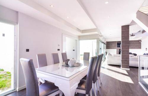 Atarfe Villa | 360 m² Villa ∙ 4 bedrooms ∙ 10 guests
