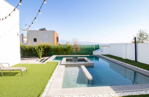 Atarfe Villa | 360 m² Villa ∙ 4 bedrooms ∙ 9 guests