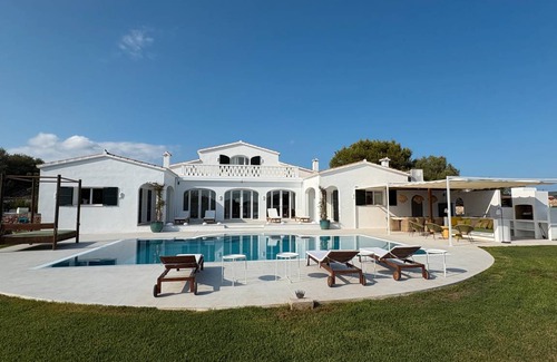 Sant Lluis Villa | 400 m² Villa ∙ 4 bedrooms ∙ 8 guests