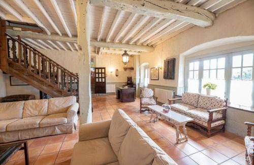 Cabranes Municipality House | 450 m² House ∙ 6 bedrooms ∙ 18 guests
