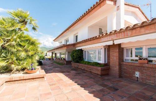Canet de Mar Villa | 453 m² Villa ∙ 5 bedrooms ∙ 11 guests