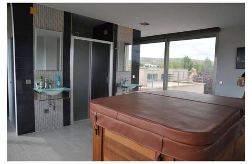 Petrer Villa | 5000 m² Villa ∙ 5 bedrooms ∙ 10 guests