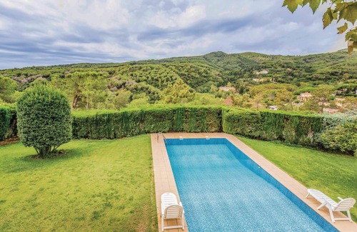 Arenys de Munt House | 513 m² House ∙ 6 bedrooms ∙ 12 guests