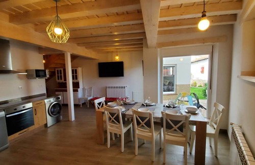 Salces House | 550 m² House ∙ 8 bedrooms ∙ 18 guests