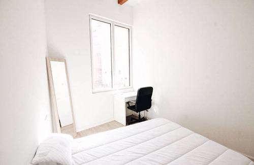 El Poble-sec Resort | 60 m² Private room ∙ 1 bedroom ∙ 2 guests