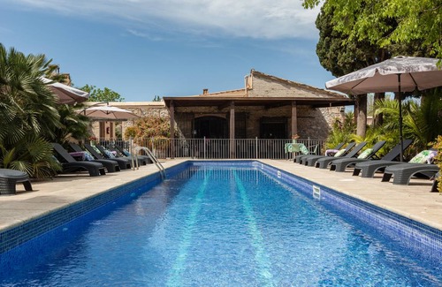 Vilanova I la Geltru Villa | 600 m² Villa ∙ 25 bedrooms ∙ 40 guests