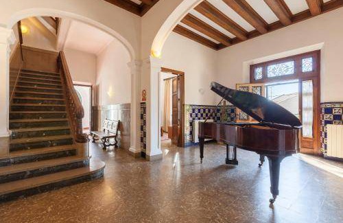 Cabrils Villa | 700 m² Villa ∙ 8 bedrooms ∙ 20 guests
