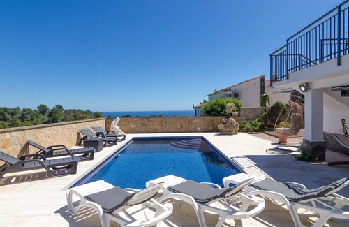 Canyelles Villa | 80 m² Villa ∙ 4 bedrooms ∙ 8 guests