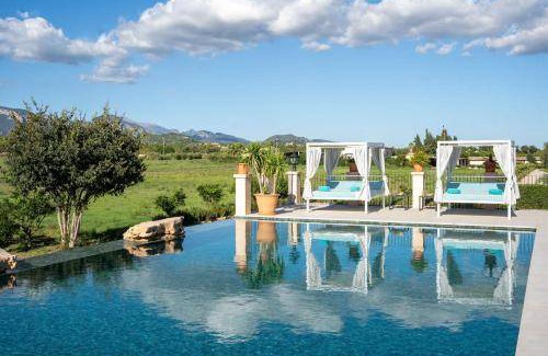 Santa Maria del Cami Villa | 8000 m² Villa ∙ 8 bedrooms ∙ 16 guests
