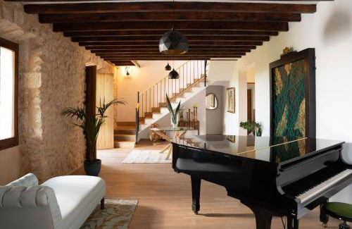 Santa Maria del Cami Villa | 8000 m² Villa ∙ 8 bedrooms ∙ 16 guests