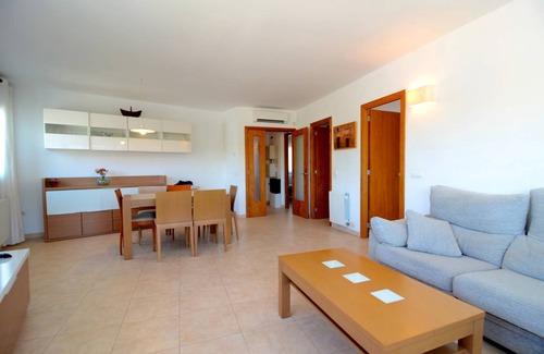 Pals Apartment | 86 m² Apartment ∙ 2 bedrooms ∙ 4 guests
