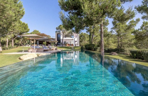 Sant Joan de Labritja Villa | 894 m² Villa ∙ 8 bedrooms ∙ 16 guests
