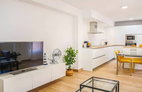 Almeria Centro Apartment | 90 m² Apartment ∙ 3 bedrooms ∙ 6 guests