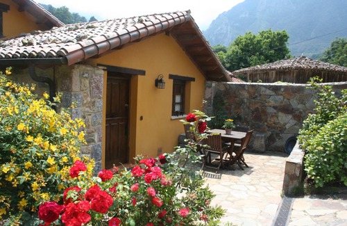 Quiros House | 90 m² Farmhouse ∙ 2 bedrooms ∙ 4 guests