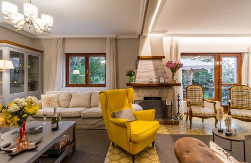 Colindres House | 92 m² House ∙ 6 bedrooms ∙ 12 guests