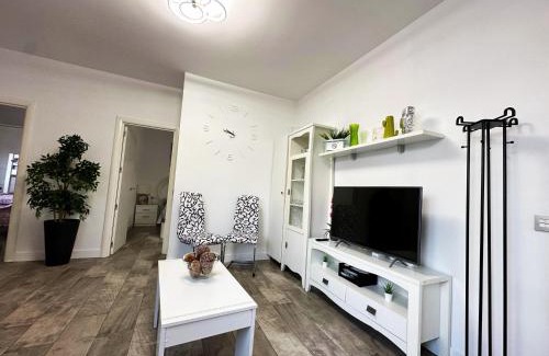 Carihuela Apartment | A8 - Apartamento en La Carihuela, 2 dormitorios, Wifi, a 100 metros de la playa