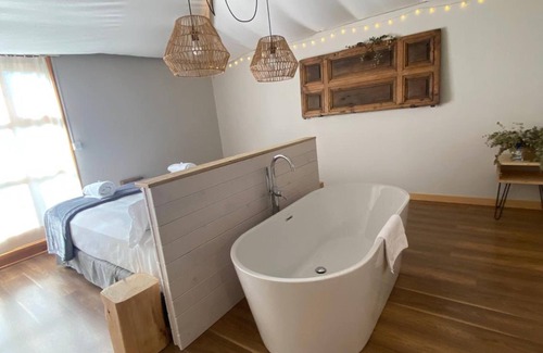 Puente La Reina Hostel | Albergue Jakue - Hostel