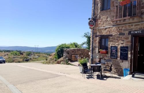 Foncebadon Hostel | Albergue Monte irago
