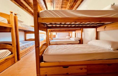 Comunero de Revenga Hostel | Albergue Pinares - La Casona de Revenga