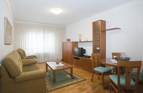 Logrono Apartment | Apartamentos La Aurora by Clabao