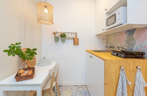 Can Carbonell House | Apartment 'Bacom House' with garden in the forest