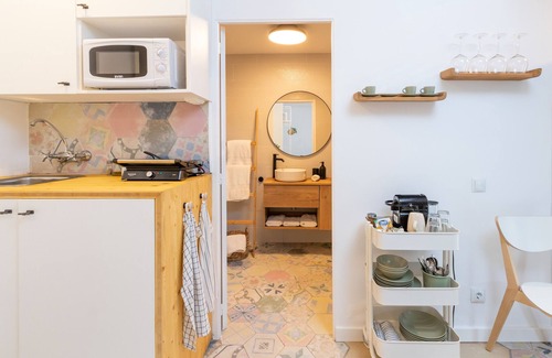 Can Carbonell House | Apartment 'Bacom House' with garden in the forest