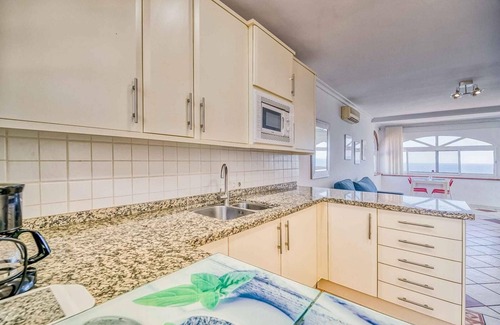 El Faro Apartment | Apartment with Sea View, Wi-Fi and Air Conditioning