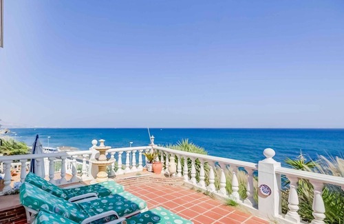 El Faro Apartment | Apartment with Sea View, Wi-Fi and Air Conditioning