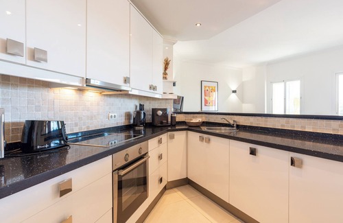 Benalmadena Apartment | Apartment 'Lovely Higueron' with Mountain View, Wi-Fi and Air Conditioning