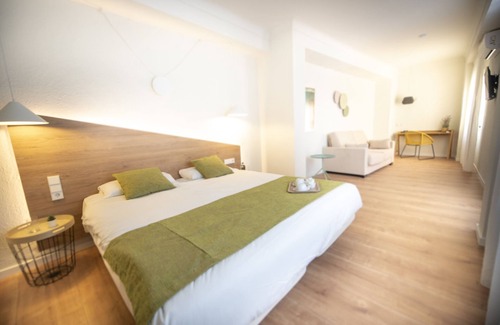 La Llotja-Born Hostel | Apuntadores 8