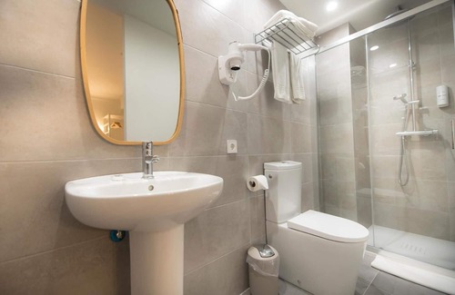 La Llotja-Born Hostel | Apuntadores 8