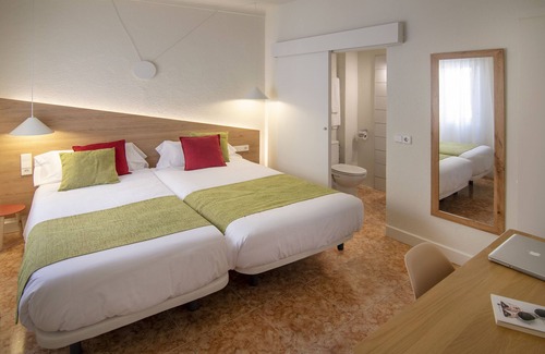 La Llotja-Born Hostel | Apuntadores 8